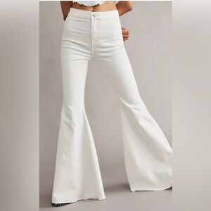 Free People Float on Flare Women's White Flare Jeans
size 30/10